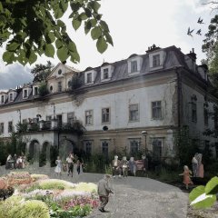 Kaštieľ a Rajská záhrada